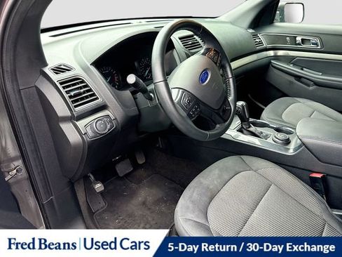 Used 2018 Ford Explorer XLT AWD/4WD image 11