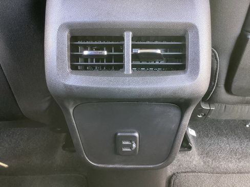 Used 2024 GMC Terrain SLE image 27