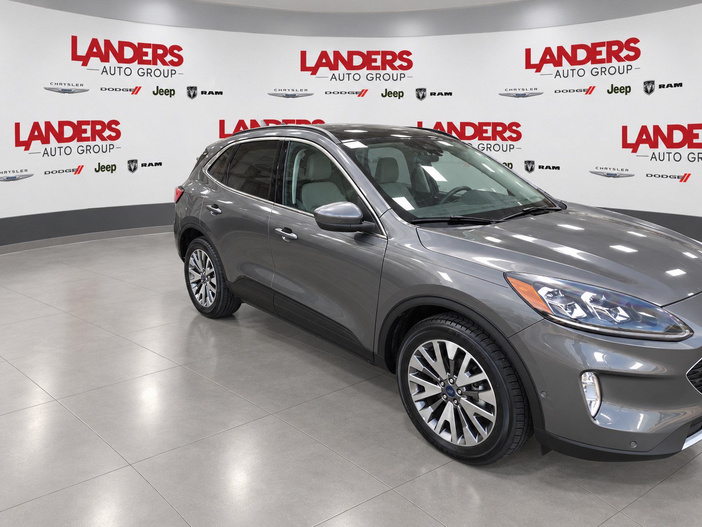 Used 2021 Ford Escape Titanium AWD/4WD image 3