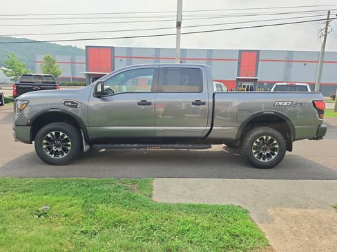 Used 2023 Nissan Titan PRO-4X AWD/4WD image 7