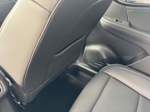 Used 2023 Buick Envision Essence image 22