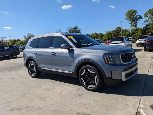 Used 2024 Kia Telluride S w/ S Sunroof Package image 2