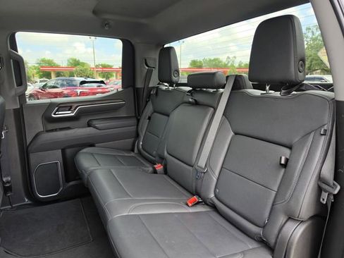 Used 2025 GMC Sierra 1500 SLT AWD/4WD image 19