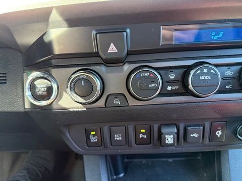 Used 2021 Toyota Tacoma TRD Off-Road w/ Technology Package image 13