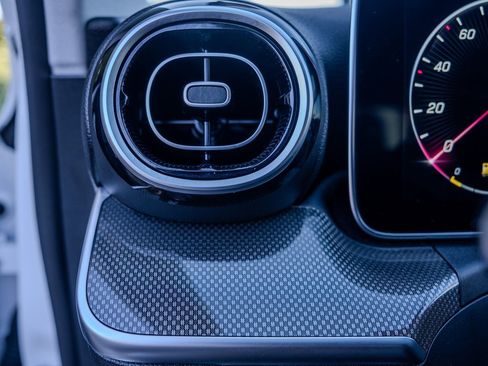 Used 2022 Mercedes-Benz C 300 Sedan image 8