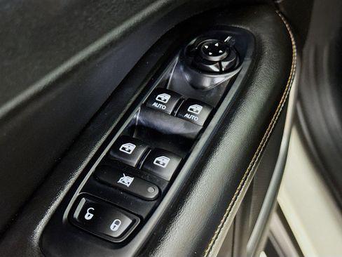 Used 2021 Jeep Compass Latitude FWD image 20