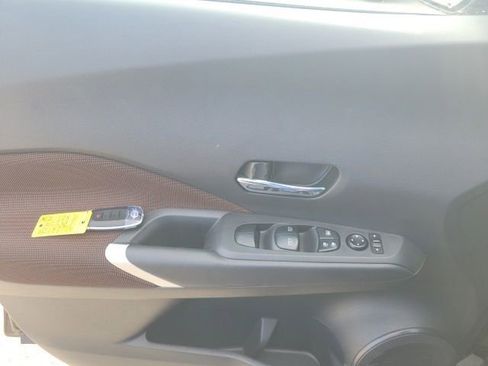 Used 2024 Nissan Kicks SR image 13