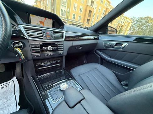 Used 2010 Mercedes-Benz E 550 Sedan image 60