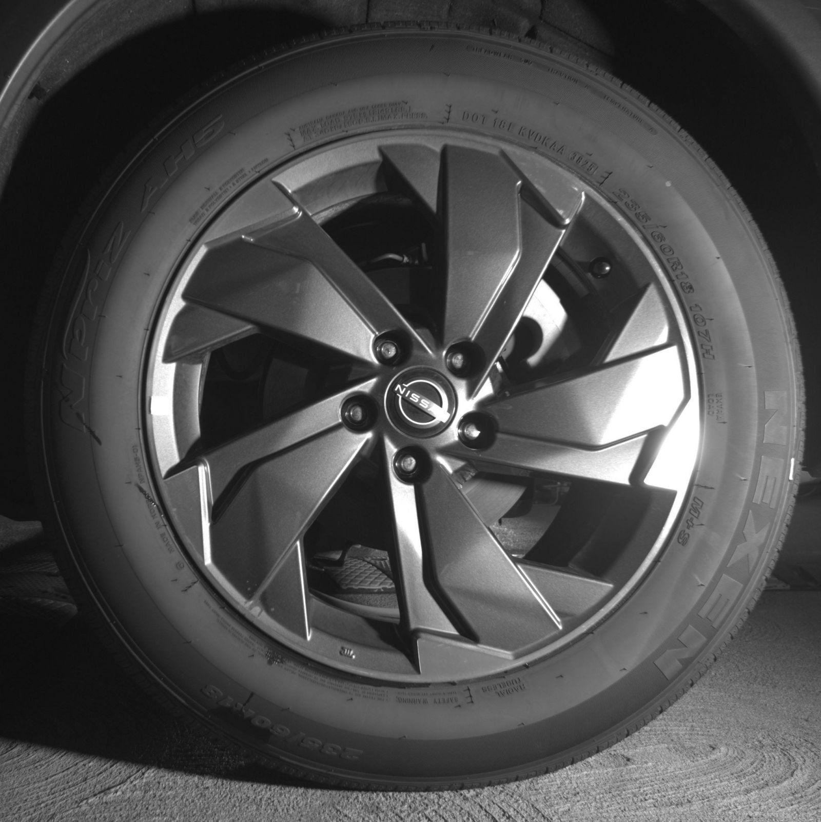 Used 2025 Nissan Rogue SV FWD image 16
