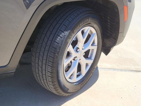 Used 2022 Jeep Grand Cherokee Limited w/ Trailer Tow Prep Group (B) image 6