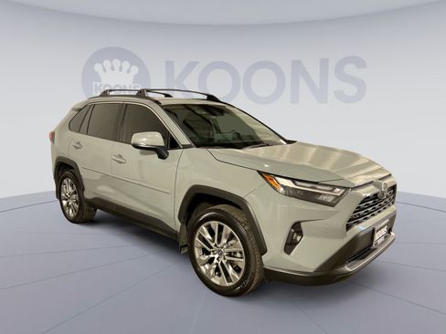 Used 2023 Toyota RAV4 XLE Premium image 10