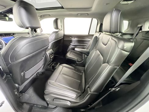 Used 2023 Jeep Grand Cherokee L Limited AWD/4WD image 25