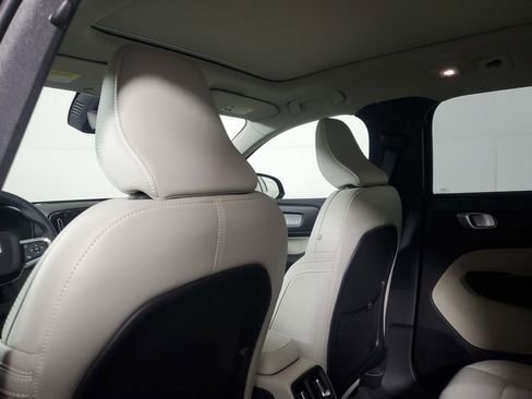 New 2026 Volvo XC40 B5 Plus w/ Protection Package Premier AWD/4WD image 14