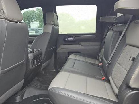 Used 2024 Chevrolet Silverado 2500 ZR2 w/ Technology Package AWD/4WD image 5