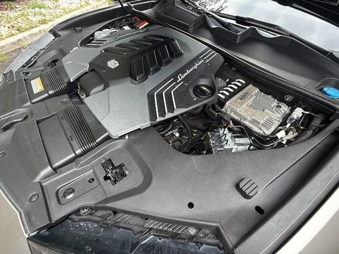 Used 2019 Lamborghini Urus AWD/4WD image 57