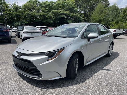 Used 2025 Toyota Corolla LE FWD image 7