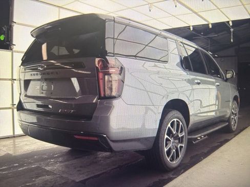 Used 2022 Chevrolet Suburban RST w/ Luxury Package image 4