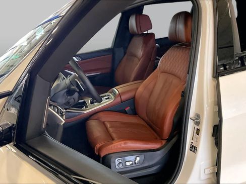 Used 2025 BMW X7 M60i AWD/4WD image 7