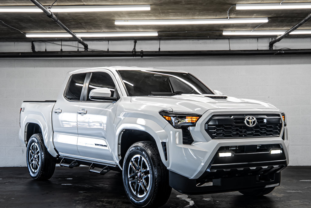 Used 2025 Toyota Tacoma TRD Sport AWD/4WD image 7