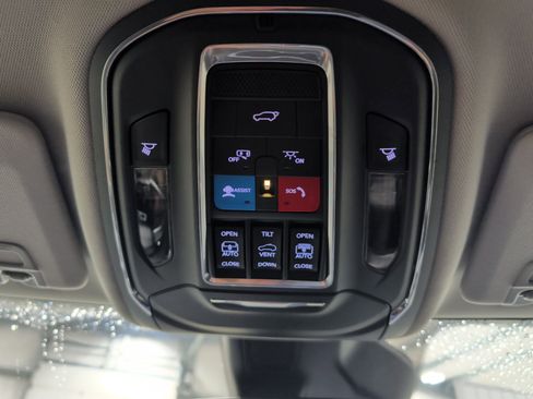 Used 2024 Jeep Grand Cherokee L Limited AWD/4WD image 12