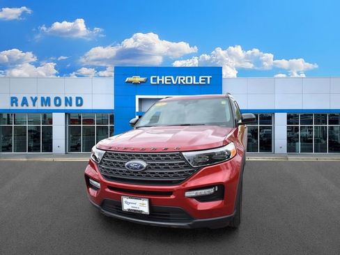 Used 2024 Ford Explorer XLT w/ Equipment Group 202A AWD/4WD image 7