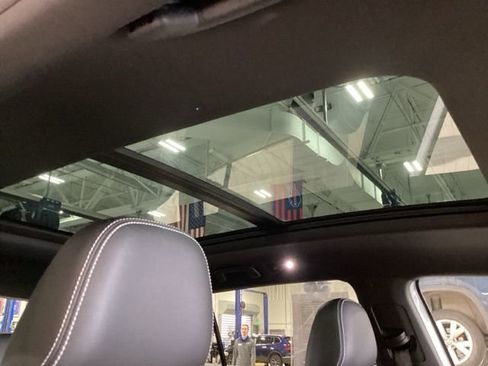 Certified 2023 Volkswagen Atlas Cross Sport SEL image 25