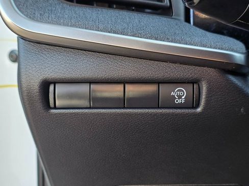 Used 2025 Nissan Kicks SV w/ Illumination Package image 41