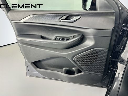 Used 2023 Jeep Grand Cherokee L Laredo image 27