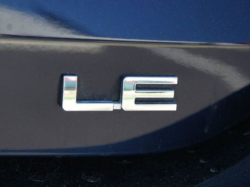 Used 2023 Toyota Highlander LE image 18