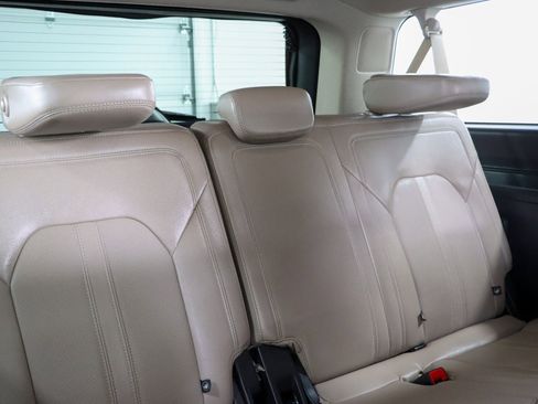 Used 2023 Ford Expedition Max Limited image 31