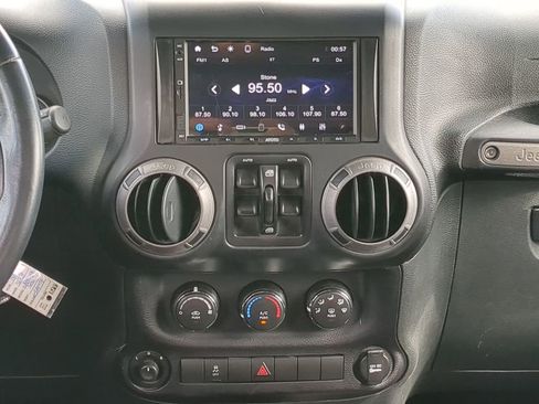 Used 2017 Jeep Wrangler Unlimited Sport w/ Quick Order Package 23S AWD/4WD image 16