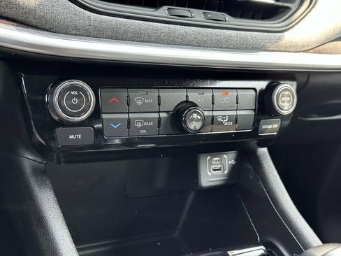 Certified 2022 Jeep Compass Latitude image 16