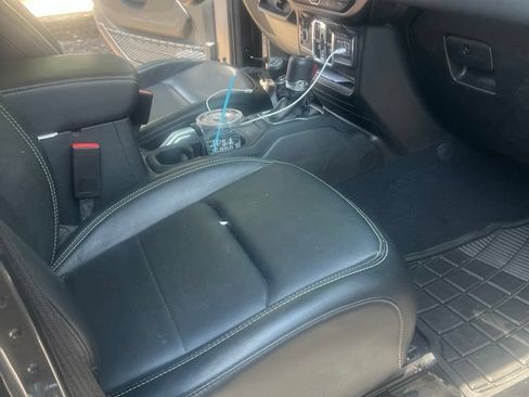 Used 2022 Jeep Gladiator Overland w/ Popular Equipment Package AWD/4WD image 10