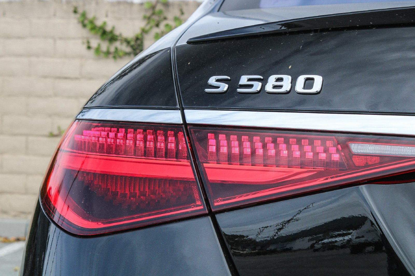 Used 2025 Mercedes-Benz S 580 4MATIC Sedan image 9
