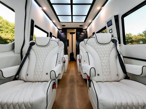 Used 2023 Mercedes-Benz Sprinter 3500 image 5