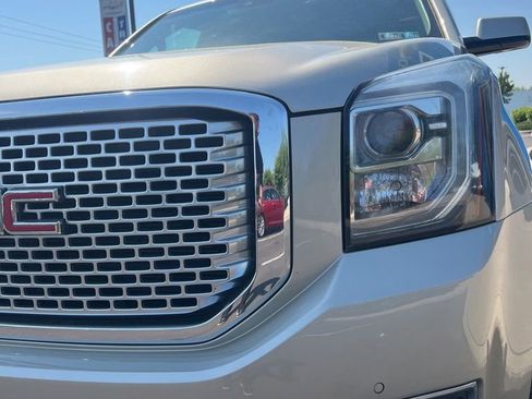 Used 2017 GMC Yukon Denali w/ Open Road Package AWD/4WD image 10