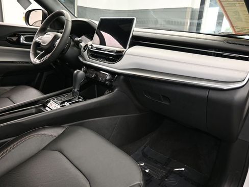 Used 2023 Jeep Compass Limited image 43