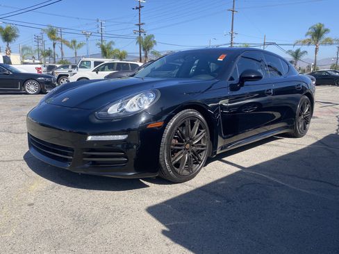 Used 2016 Porsche Panamera image 2