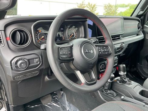 Used 2024 Jeep Wrangler Unlimited Rubicon image 10