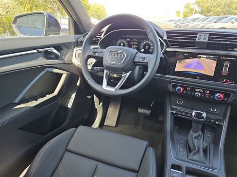 New 2025 Audi Q3 2.0T Premium image 11
