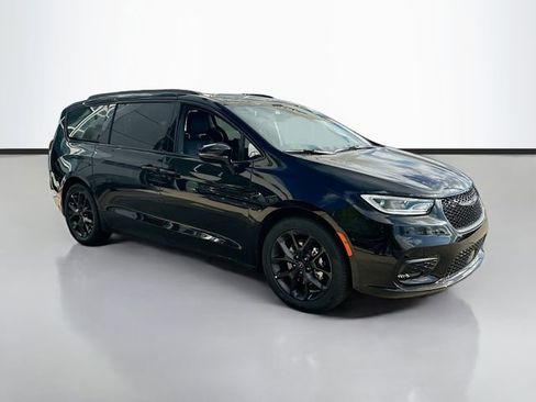 New 2026 Chrysler Pacifica Limited w/ S Appearance Package image 3