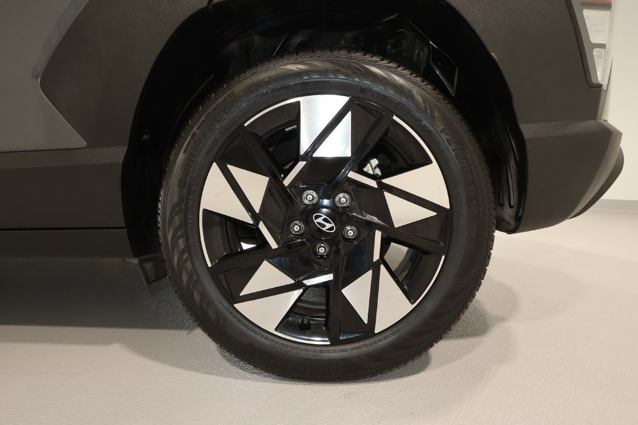 Used 2025 Hyundai Kona SEL FWD image 33