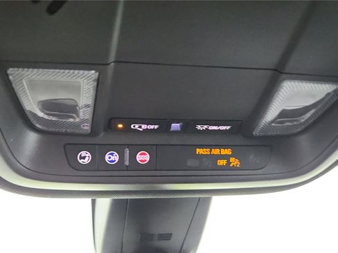 Used 2023 Chevrolet Traverse LT FWD image 27