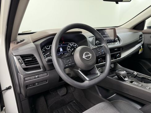 Used 2023 Nissan Rogue SV image 12