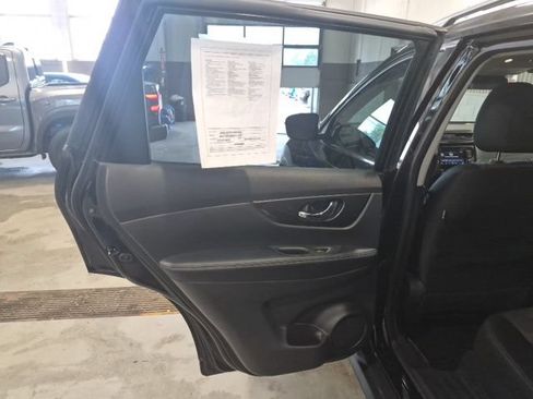 Used 2020 Nissan Rogue SV AWD/4WD image 18