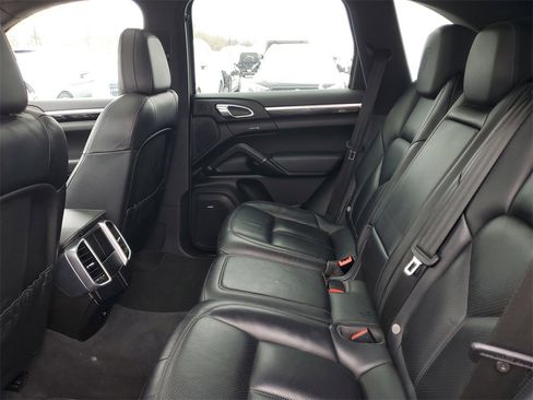 Used 2016 Porsche Cayenne image 25