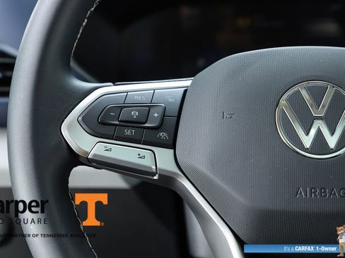 Used 2023 Volkswagen Taos SE w/ Panoramic Sunroof Package FWD image 21