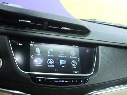 Used 2018 Cadillac XT5 AWD image 18
