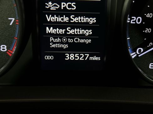 Used 2018 Toyota RAV4 LE image 17