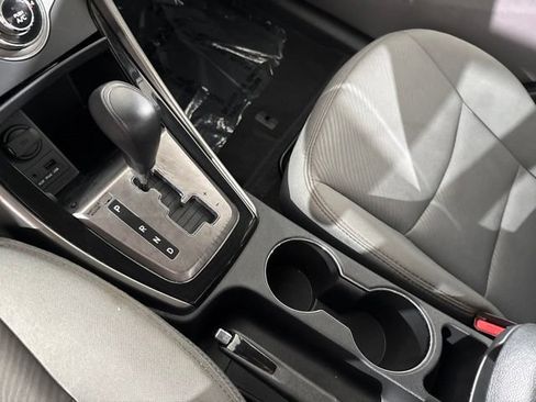 Used 2013 Hyundai Elantra GLS w/ Preferred Pkg FWD image 21